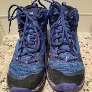 Keen kids hiking boots